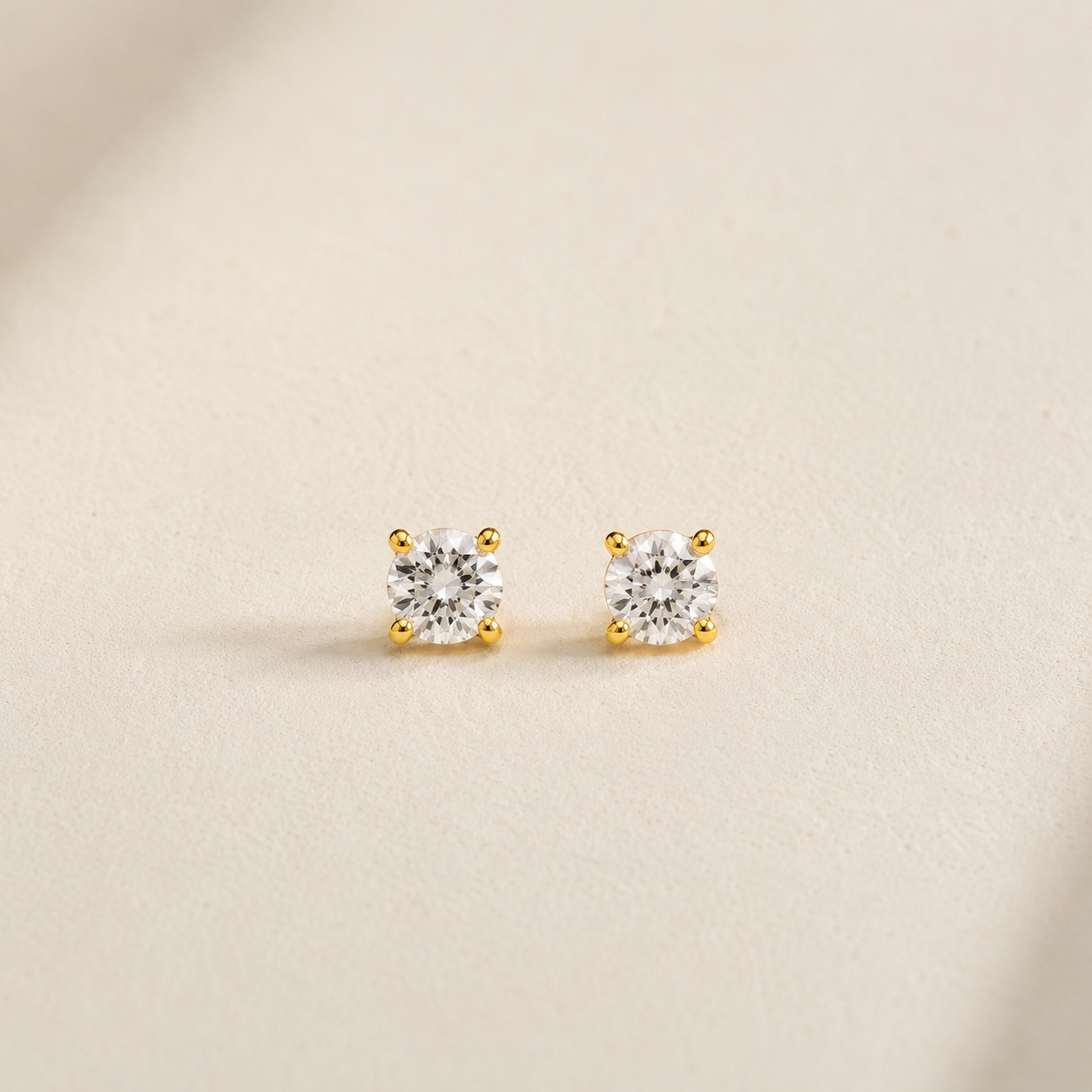 DHARIN Solitaire Lab Diamond Stud Earrings - 14K solid gold version, round brilliant lab-grown diamond
